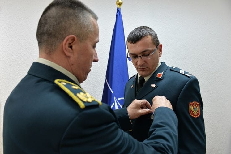 Stariji vodnik I klase Željko Vukčević odlikovan NATO medaljom za izuzetne zasluge