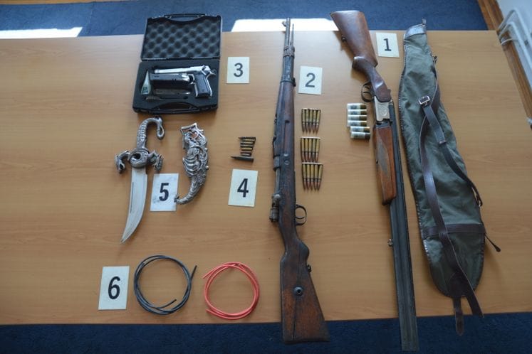 Policija u Beranama i Cetinju pronašla i oduzela oružje i municiju