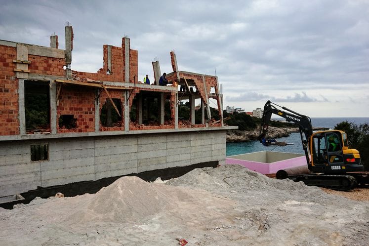 Saopštenje za medije povodom rušenja nelegalnog objekta u Paljuškovu u Baru - Prostor je jedan od najvažnijih resursa države koji se mora štititi