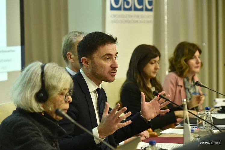 Uvodno obraćanje ministra Bogdanovića na okruglom stolu povodom Nacrta zakona o izmjenama i dopunama Zakona o nacionalnom javnom emiteru Radio i Televizija Crne Gore