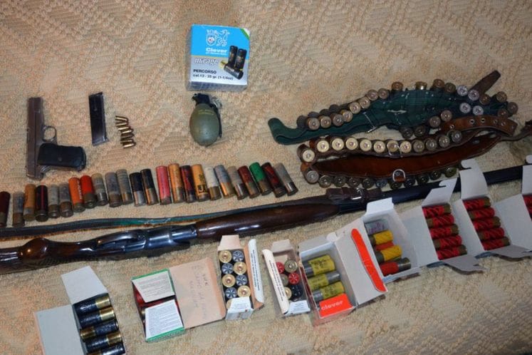 Policija u Podgorici pojačanim kontrolama kod D.R. i u njegovoj kući pronašla oružje, bombu i municiju