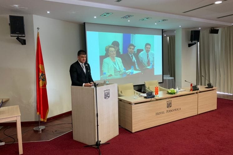 POTPISAN UGOVOR O DONACIJI I ODRŽANA PROMOCIJA WEB APLIKACIJE O EVIDENCIJI ISELJENIKA PORIJEKLOM IZ CRNE GORE