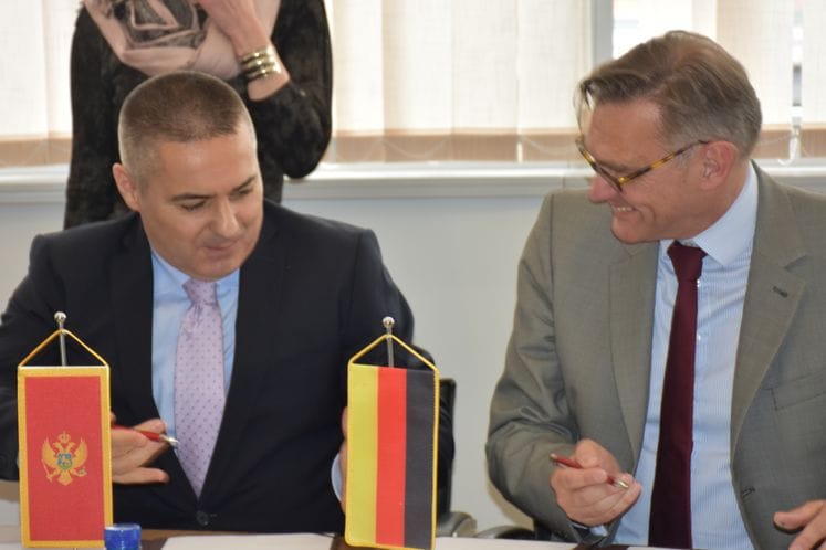 Njemačka policija donirala crnogorskoj policiji vozila vrijedna oko 77.000 eura; donacija potvrda partnerske saradnje policija Crne Gore i Njemačke