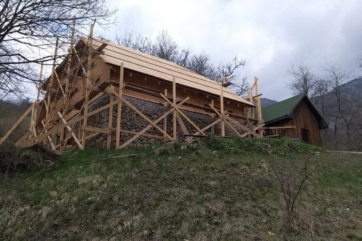 U toku izgradnja rafter centra