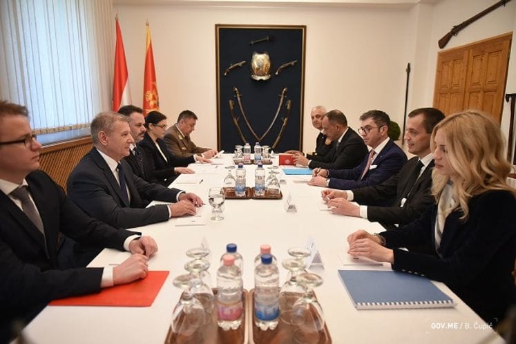 Ministar Bošković sa mađarskim kolegom, dr Tiborom Benkom: Podrška Mađarske evropskoj perspektivi Crne Gore