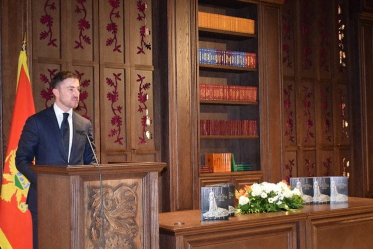 U Skoplju otvorena izložba Narodnog muzeja Crne Gore „Evropska moda na crnogorskom dvoru – refleksije“