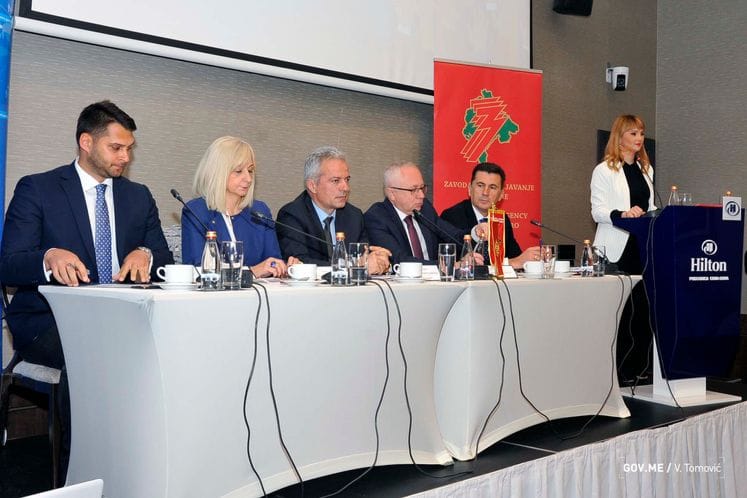 ZAPOŠLJAVANJE DOMAĆE RADNE SNAGE BENEFIT JE ZA SVE – RADNIKE, POSLODAVCE, DRŽAVU – PORUČENO SA PANEL KONFERENCIJE „ZAPOSLIMO DOMAĆE"