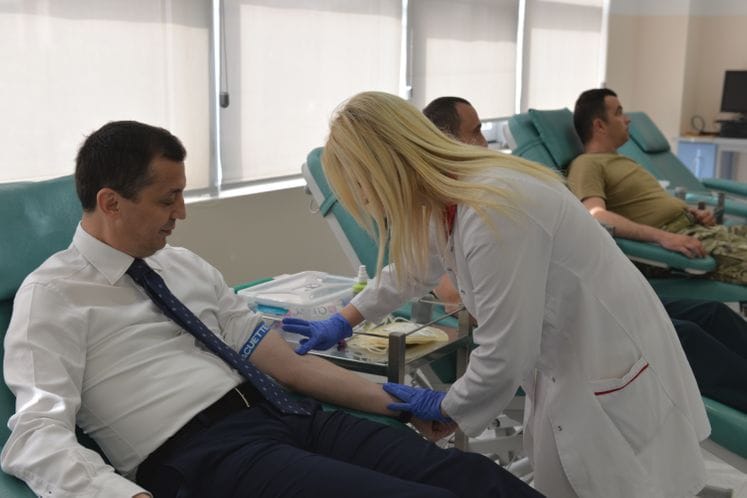 Ministar Bošković se priključio akciji dobrovoljnog davanja krvi