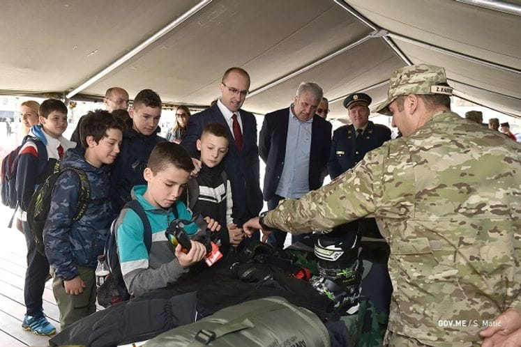 Veliko interesovanje Nikšićana za promociju vojnog poziva