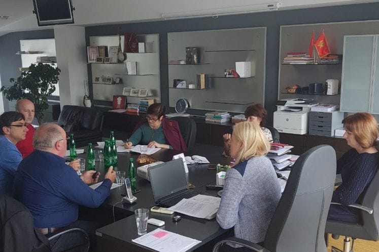 Saopštenje: Na sjednici Savjeta za zaštitu životinja dogovorene aktivnosti za predstojeće čipovanje pasa