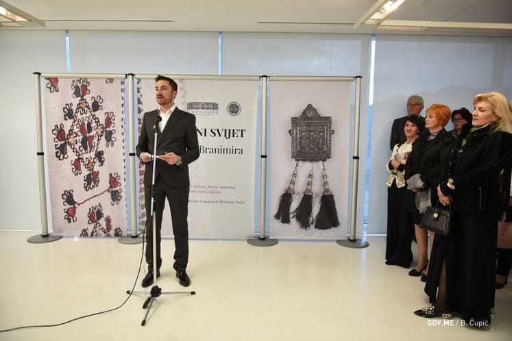 U Crnogorskoj galeriji umjetnosti “Miodrag Dado Đurić” otvorena izložba “Začarani svijet Marijane i Branimira Gušića