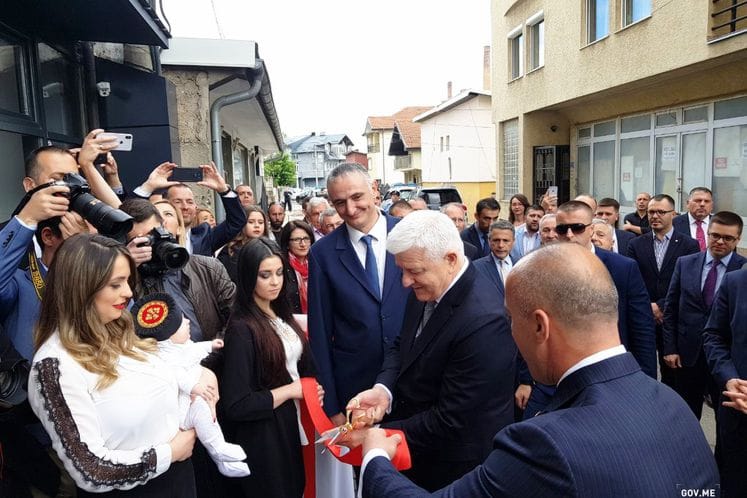 PM Marković opens Development Centre of Montenegrins in Kosovo: Strong link for strengthening ties and cooperation between friendly countries