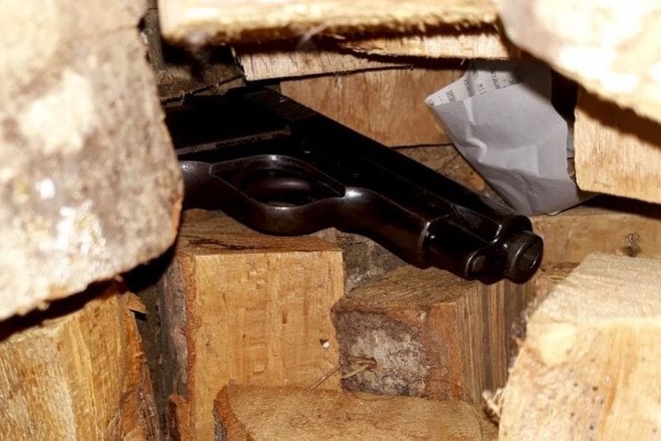 Podgorica: Bezbjednosno interesantno lice lišeno slobode nakon što je vještačenje potvrdilo sumnju policije da je odbačeni pištolj bio u posjedu ovog lica