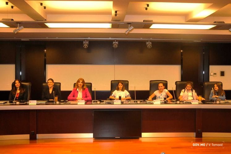 Generalna sekretarka Vlade ugostila osnovce OŠ „Pavle Rovinski“