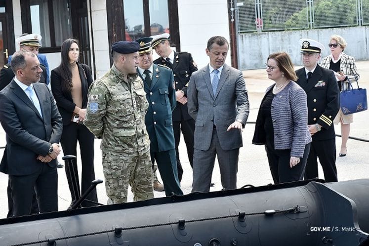 Bošković i Rajnke na primopredaji u Baru: SAD donirale Mornarici dva čamca P-5.8 sa pratećom opremom