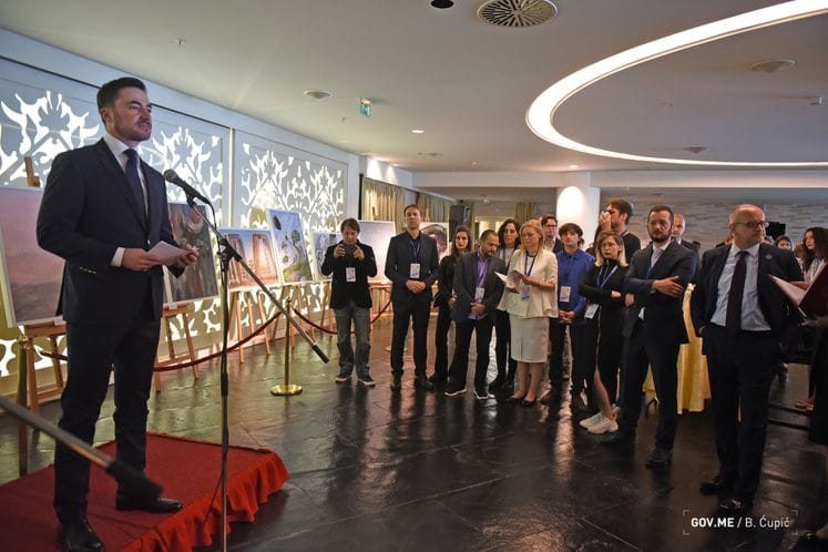 Otvorena izložba „Dijalogom do saradnje“: Učesnici međunarodne likovne kolonije predstavili svoje radove