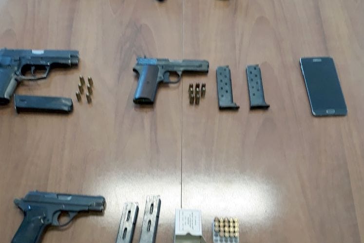 Dva službenika ZIKS-a lišena slobode zbog zloupotrebe službenog položaja; osumnjičeni i za nedozvoljeno držanje oružja i eksplozivnih materija