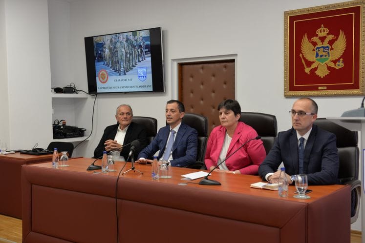 Bošković na „Građanskom satu“ u Danilovgradu: Mladi ljudi ne mogu odabrati časniji poziv od vojničkog