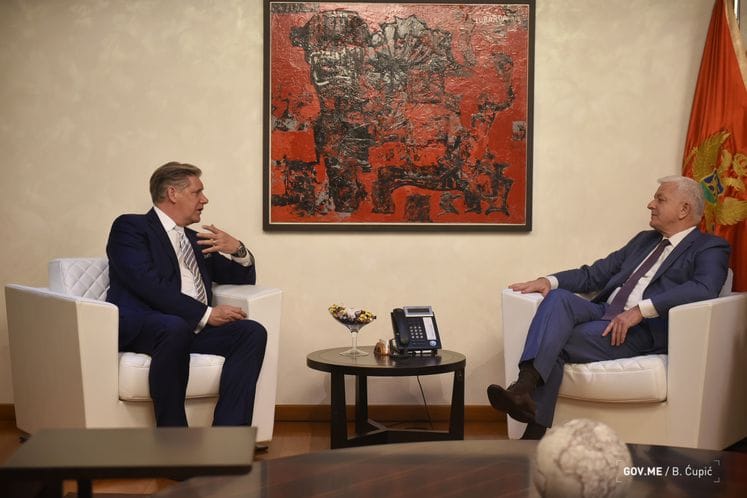 PM Marković hosts EasyJet representatives: Montenegro is attractive tourist destination with huge potential for further development