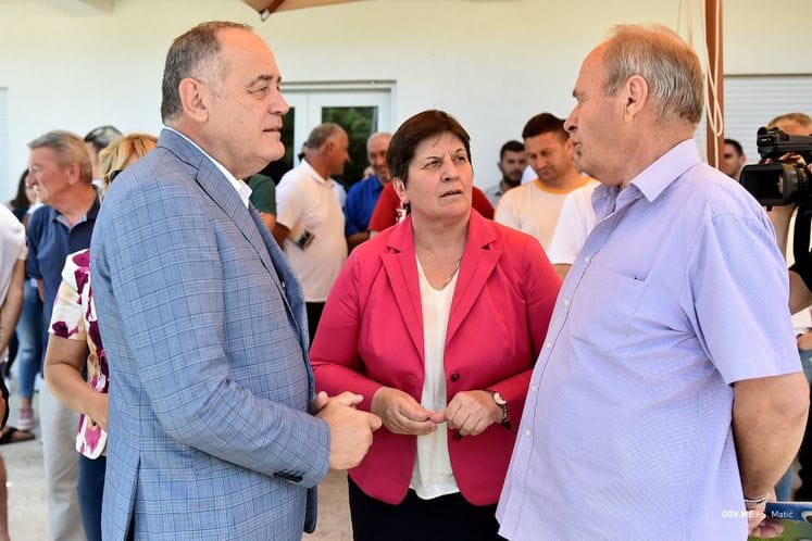 Kroz Agrobudžet ove godine podržano 95 mladih pčelara. Potpredsjednik Simović: Interesovanje mladih razlog za optimizam u sektoru poljoprivrede