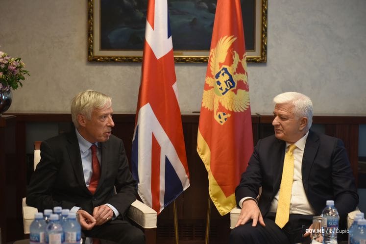 Premijer Marković i britanski državni sekretar za odbranu Kurzon: CG se dokazala kao pouzdana članica NATO-a, prvo slijetanje savezničkih aviona u CG dokaz je partnerstva sa UK