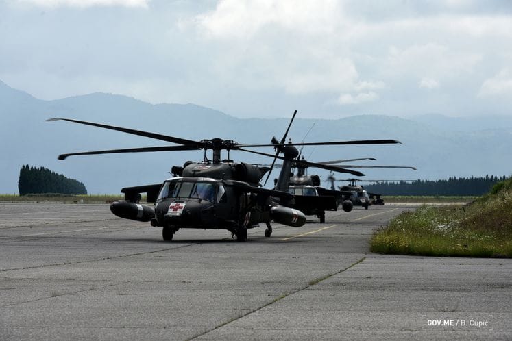 Tri američka helikoptera „HH-60 Black Hawk“ boravila na vojnom aerodromu u Golubovcima