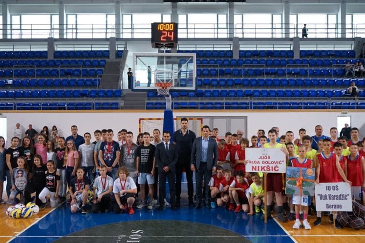 Janović djeci u Baru: Svi smo u istom timu