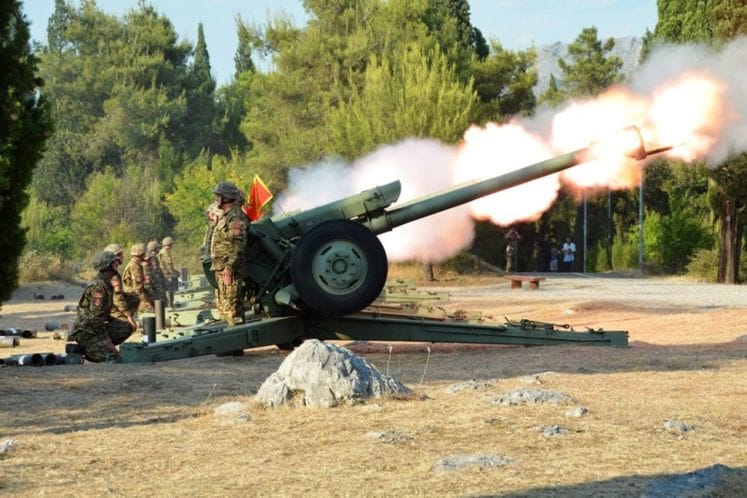 Počasna paljba povodom obilježavanja 13. jula - Dana državnosti