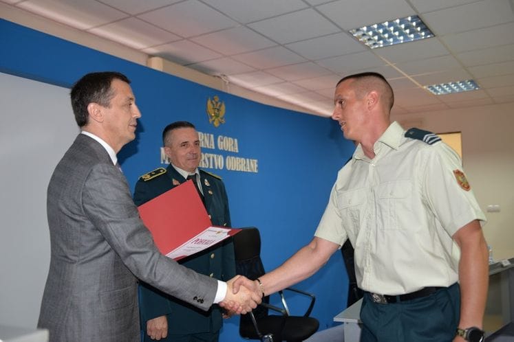 Povodom 13, jula devet pripadnika VCG pohvaljeno, a jedan unaprijeđen u viši čin