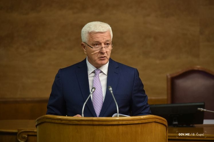 Premijer Duško Marković u Skupštini: Nema razloga da odluke o dodjeli stanova pod povoljnim uslovima ne budu objavljene