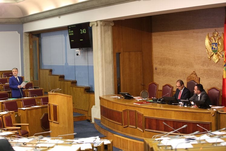 Nuhodžić u Skupštini: Ministarstvo unutrašnjih poslova i Uprava policije spremni da se uhvate u koštac sa gorućim oblicima kriminala