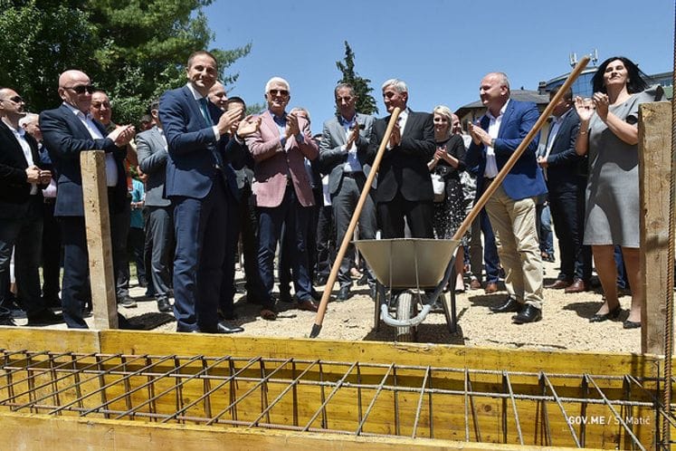 PM Marković lays foundation stone for kindergarten in Rožaje