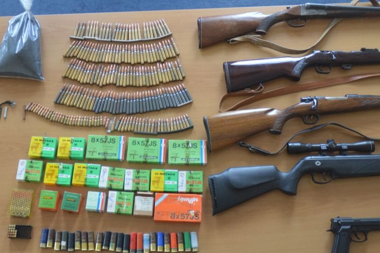 Policija u dva grada pronašla oružje i municiju