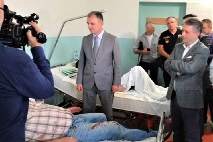 Ministers Hrapović, Nuhodžić visit injured passengers in Pljevlja