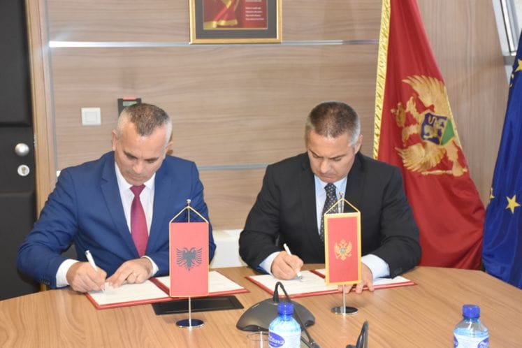 Direktori Veljović i Veliu potpisali Protokol o saradnji tokom turističke sezone; saradnja crnogorske i albanske policije kvalitetna i sa konkretnim rezultatima