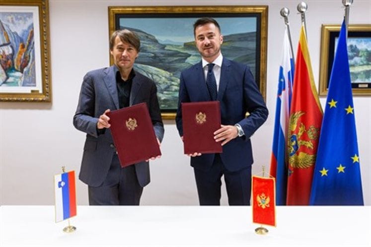 Agreement on publication of bilingual edition of Mountain Wreath in Montenegrin and Slovenian signed