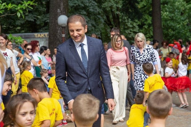 Ministar Šehović prvacima: Želim vam da budete srećni, dobri, obrazovani i svoji