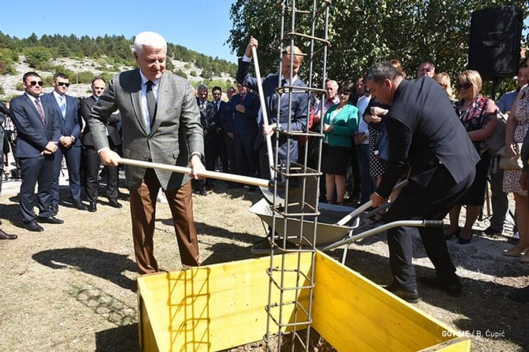 PM Marković starts his working visit to Nikšić by launching construction works for nursing home for elderly