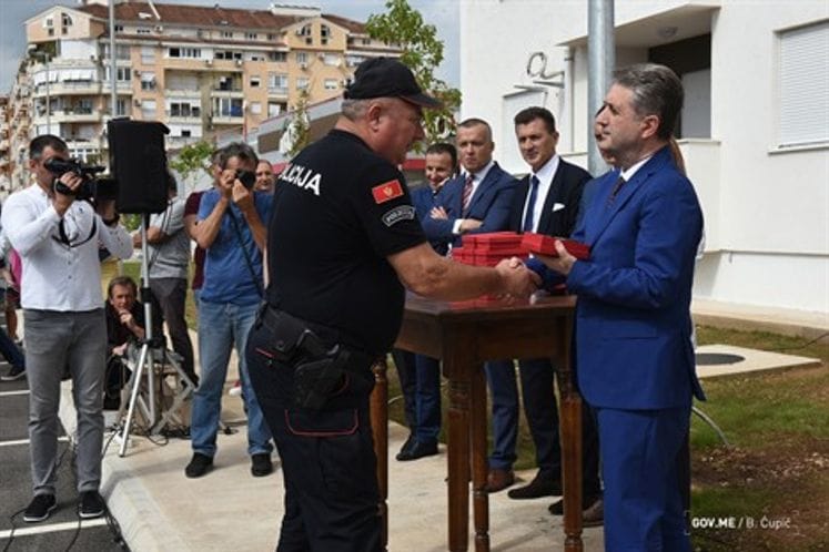 Minister Nuhodžić hands over apartment keys to security services employees: We keep our word and continue to resolve housing issues of civil servants