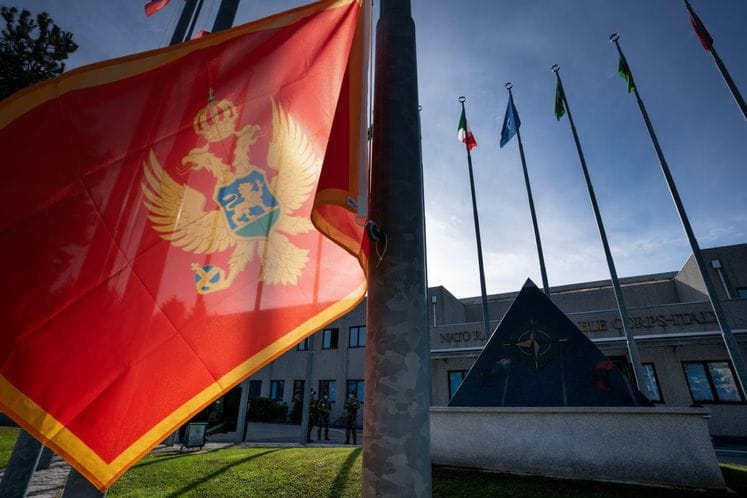 Crnogorska zastava podignuta u multinacionalnoj NATO komandi