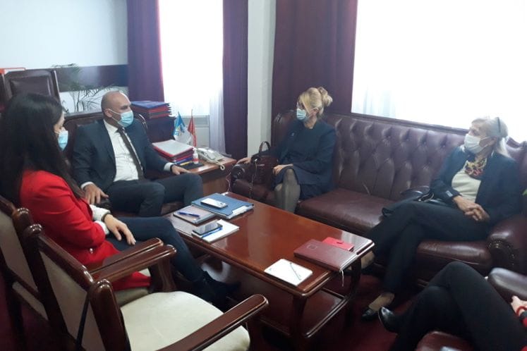 Ministarka Pribilović posjetila opštine Šavnik i Žabljak: Pribilović uručila računare za elektronsko testiranje