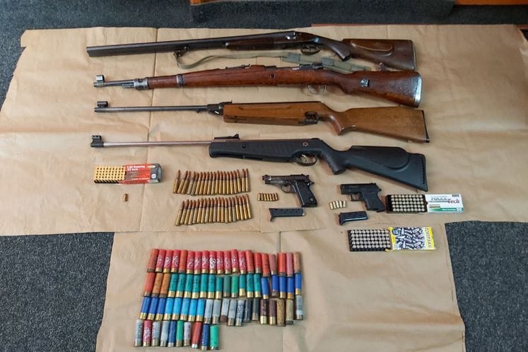 Zbog ilegalnog posjedovanja oružja i municije uhapšena jedna osoba