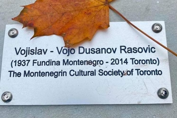 Postavljena komemorativna ploča Voju Rašoviću u Riverdale parku u Torontu