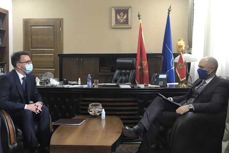 Ministar Radulović na sastanku sa ambasadorom Maslenikovim: U fokusu saradnje turizam, ekonomija i obrazovanje