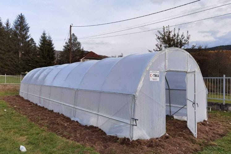 Ministarstvo poljoprivrede: U okviru Programa za škole postavljeni plastenici za edukaciju učenika