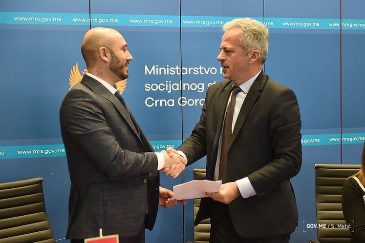 Potpisani ugovori za tri usluge iz oblasti socijalne i dječje zaštite