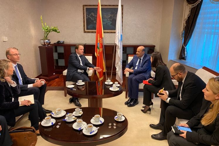 Potpredsjednik Husović razgovarao sa evropskim komesarom Oliverom Varheljijem