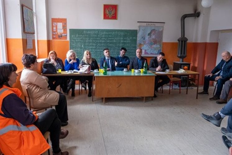 National Coordination Body for Communicable Diseases team talks to locals of Lijeva Rijeka