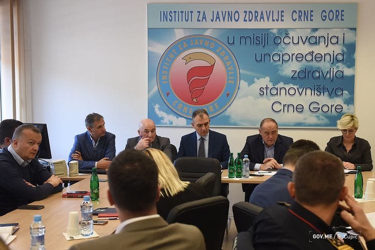 Donijete nove mjere: Obustavlja se međunarodni putnički saobraćaj, istekla lična dokumenta smatraće se važećim, ograničava se broj prisutnih u šalter salama