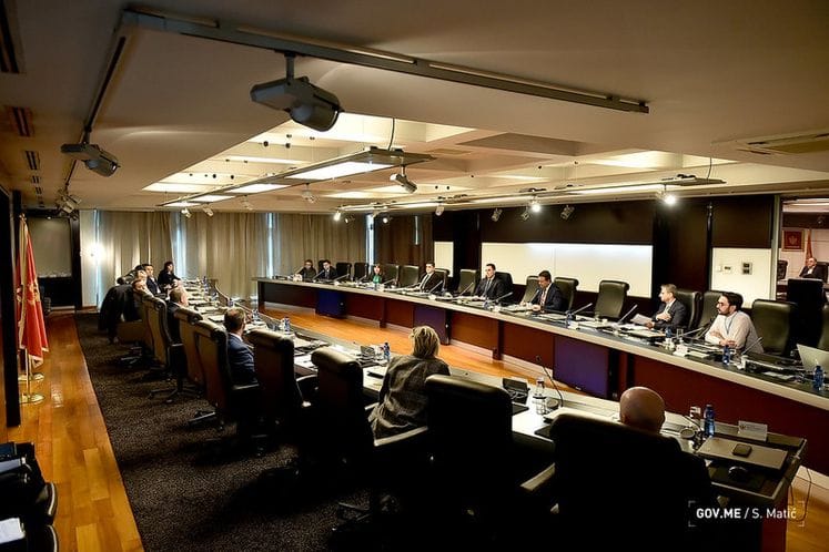 NKT preporučuje: stare osobe i hronični bolesnici da ne napuštaju kuće, inspekcije da u slučaju nepridržavanja mjera izriču zabranu obavljanja djelatnosti